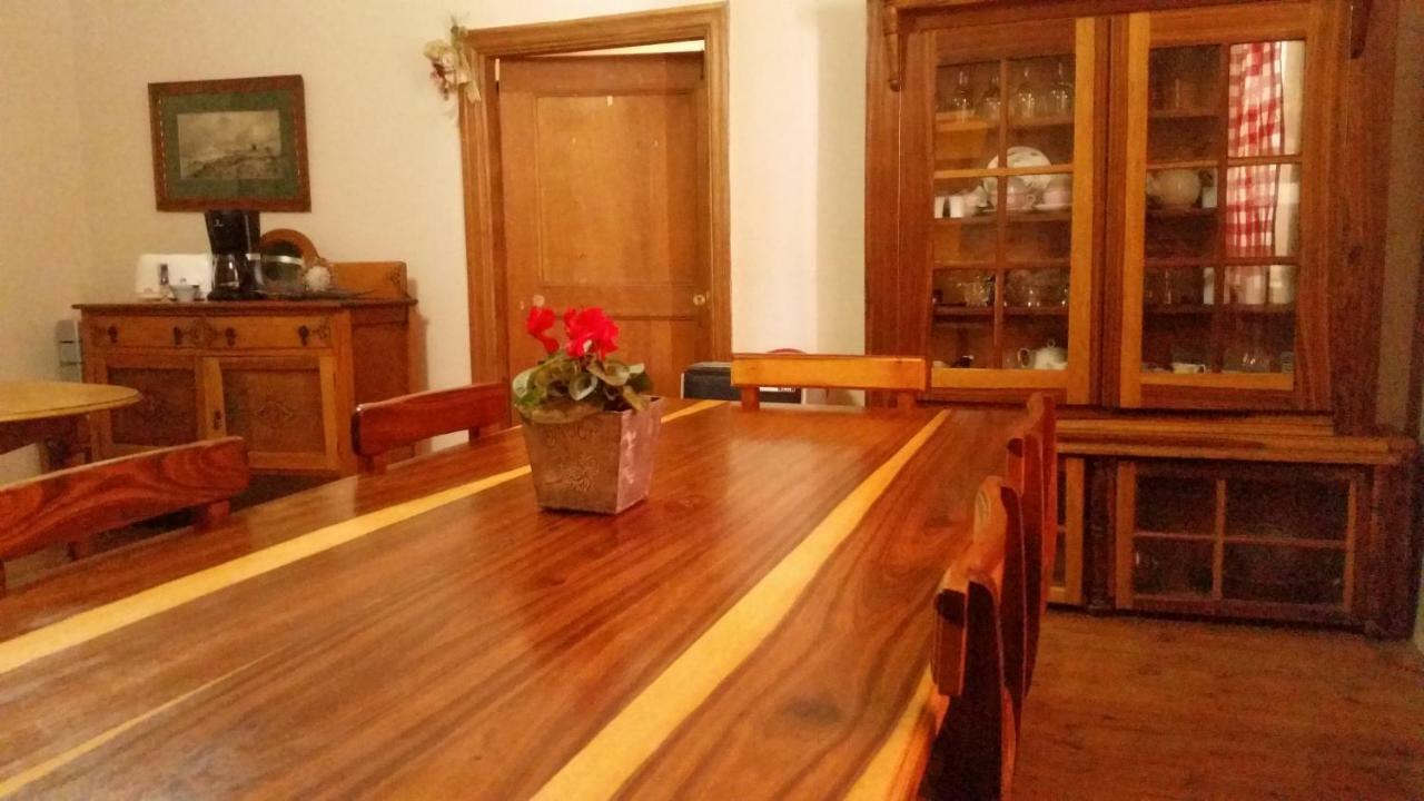 Calvinia Guesthouse Bagian luar foto