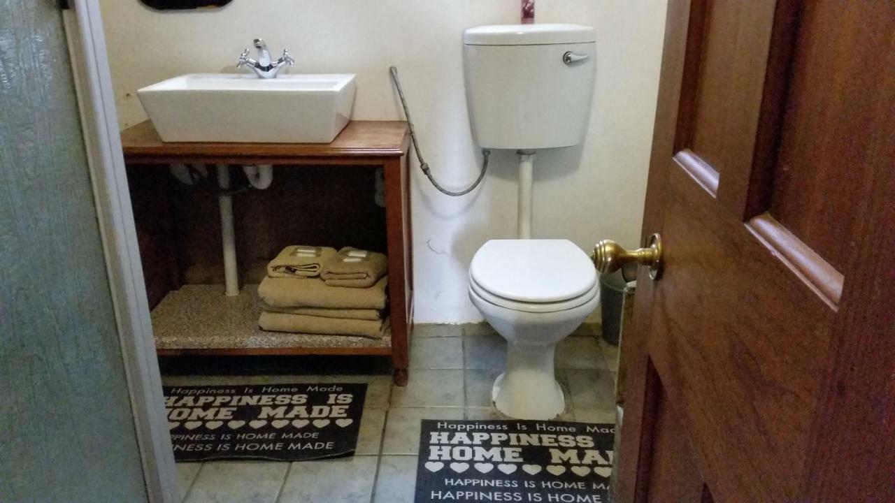 Calvinia Guesthouse Bagian luar foto