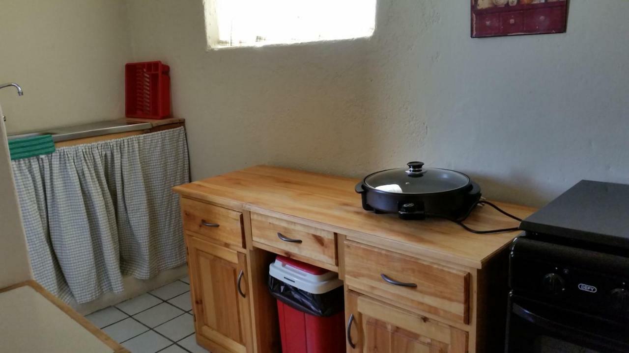 Calvinia Guesthouse Bagian luar foto