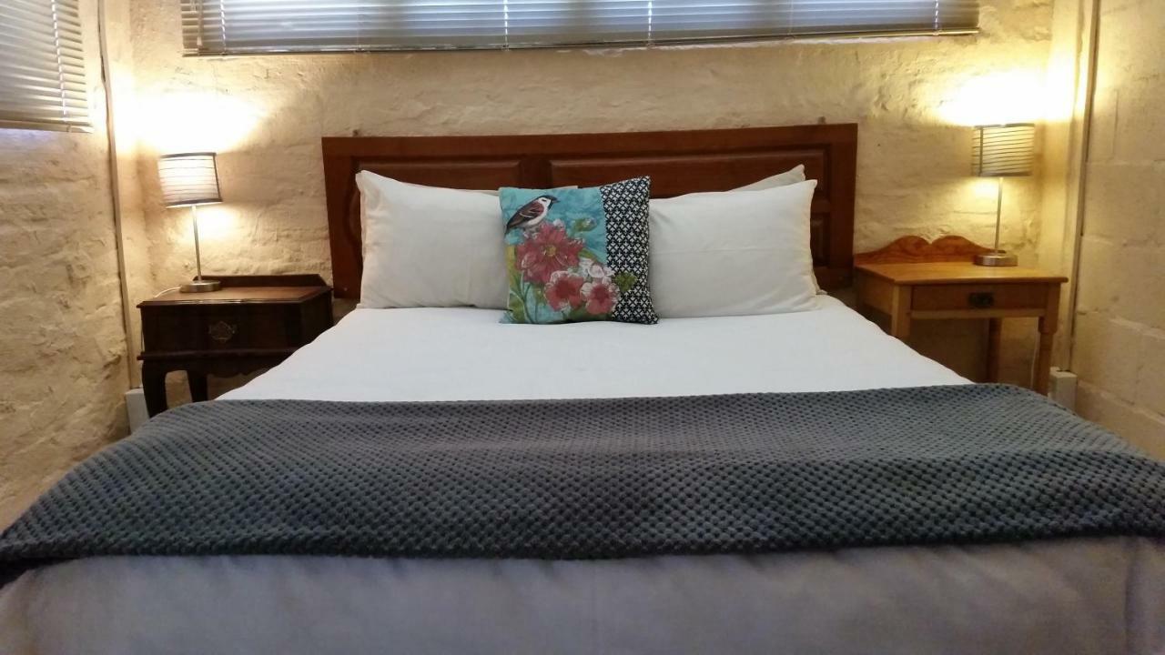Calvinia Guesthouse Bagian luar foto
