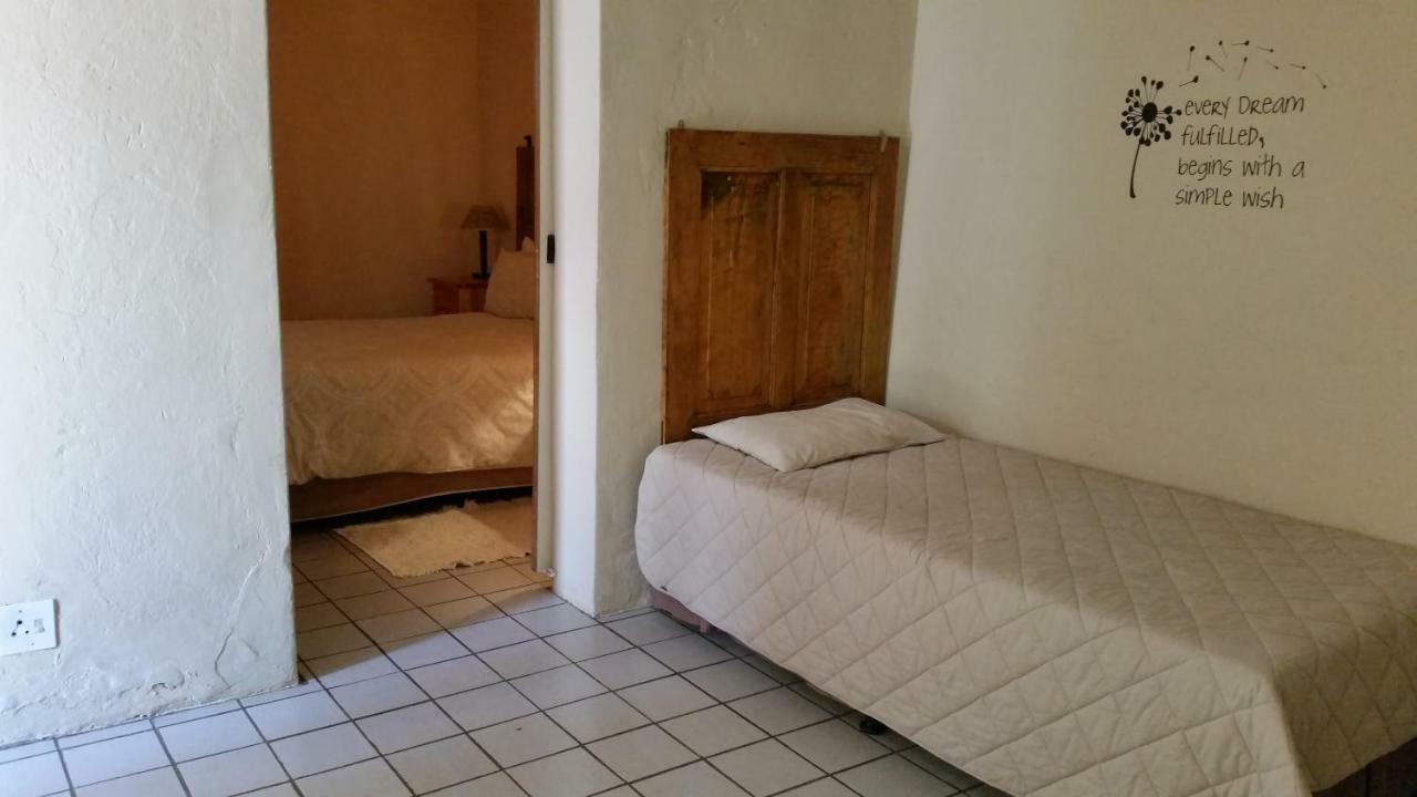 Calvinia Guesthouse Bagian luar foto