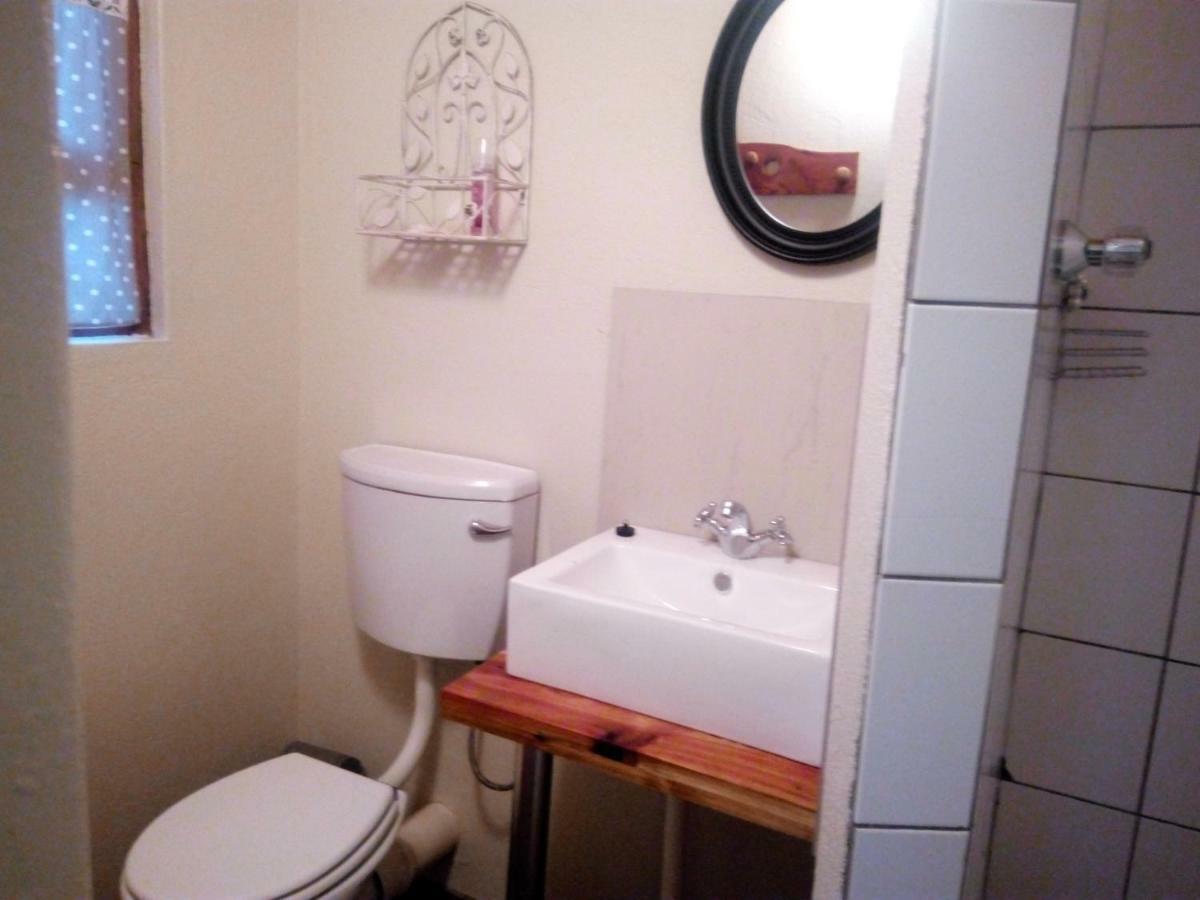 Calvinia Guesthouse Bagian luar foto