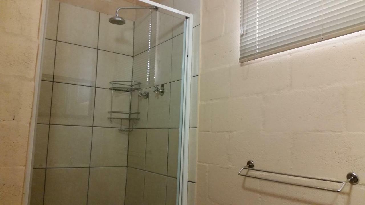 Calvinia Guesthouse Bagian luar foto