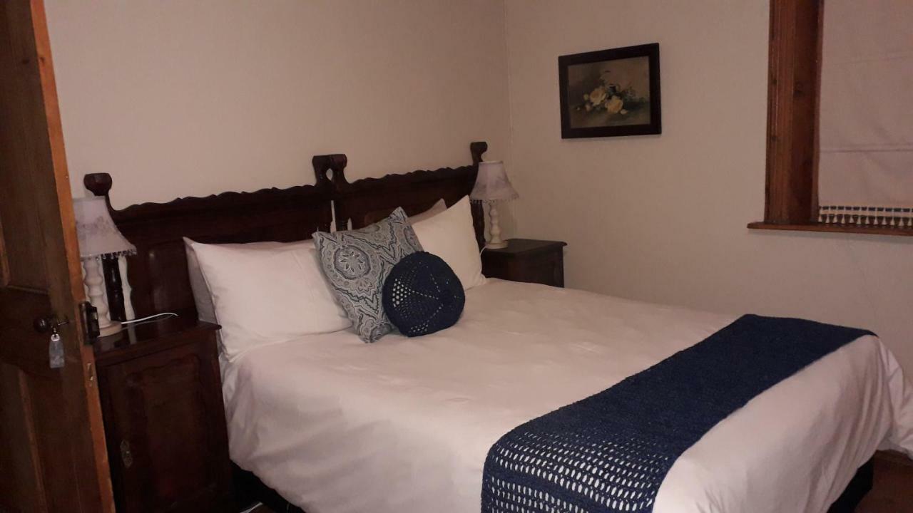 Calvinia Guesthouse Bagian luar foto