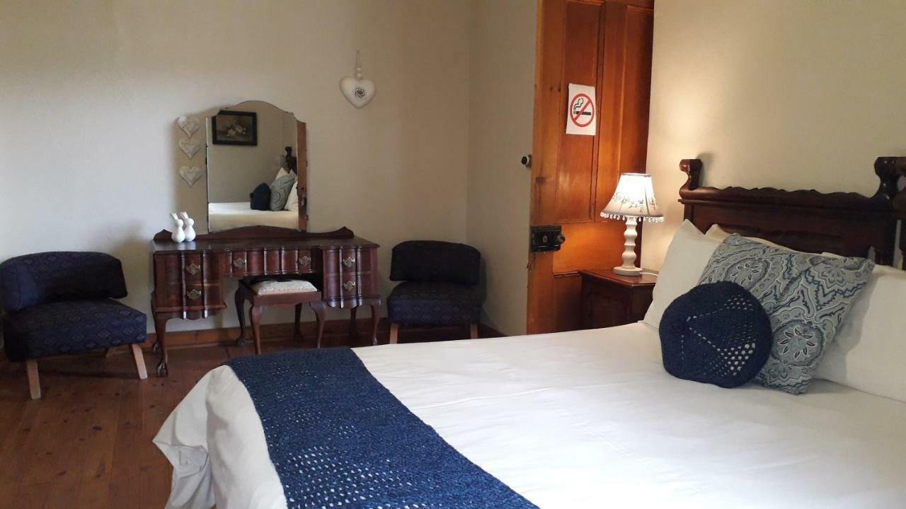 Calvinia Guesthouse Bagian luar foto