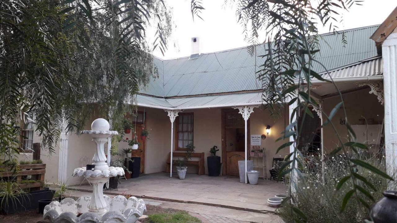 Calvinia Guesthouse Bagian luar foto