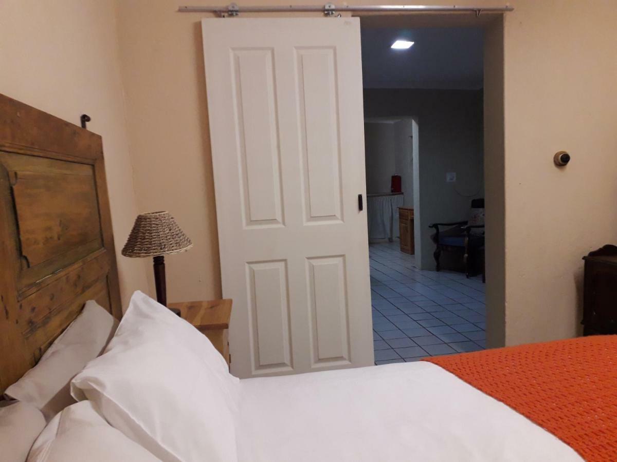 Calvinia Guesthouse Bagian luar foto