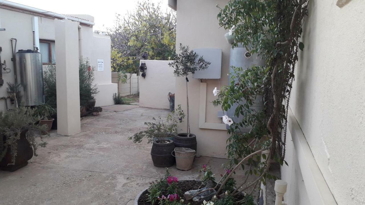 Calvinia Guesthouse Bagian luar foto