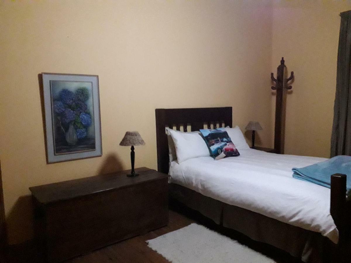 Calvinia Guesthouse Bagian luar foto