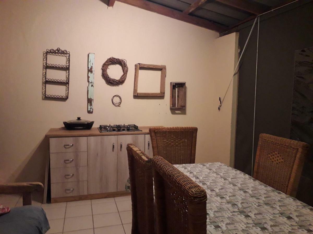 Calvinia Guesthouse Bagian luar foto